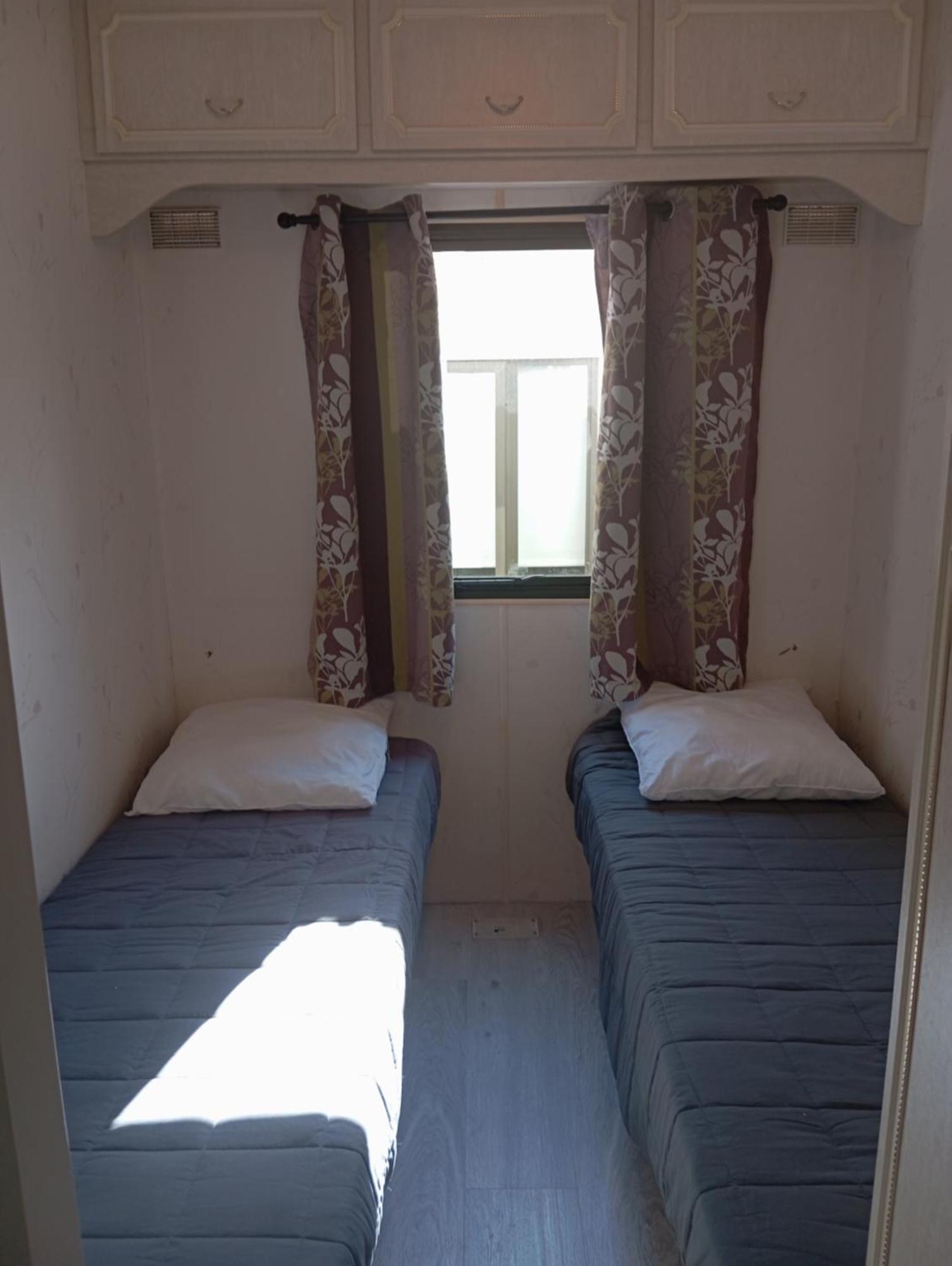 Vacances Familiales Dans Camping Avec Piscine Fréjus Habitación foto